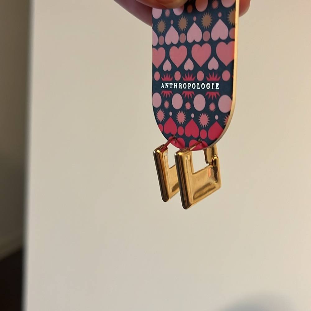 Gold square earrings. NWT.